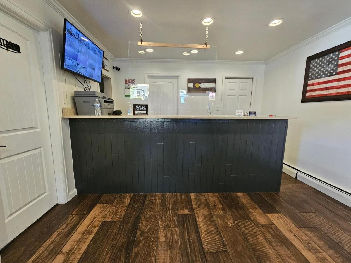 The front desk in the H&H Motor Lodge lobby.