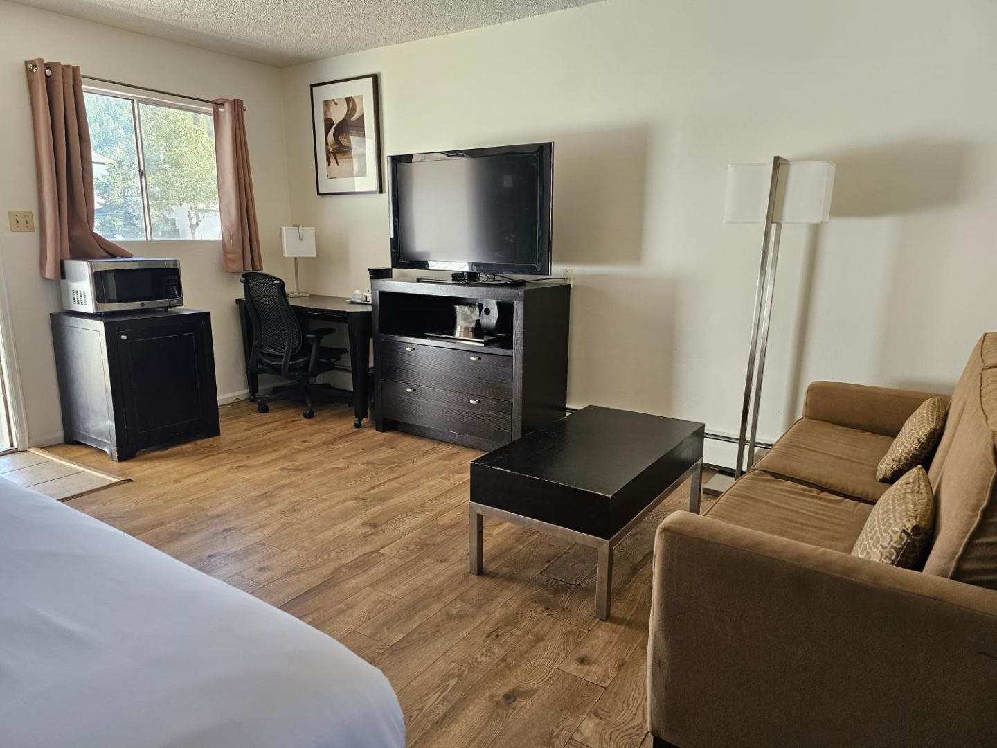 Family Room at H&H Motor Lodge, photo 4 of 4