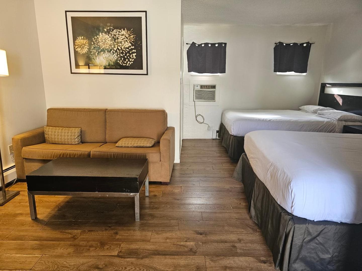 Family Room at H&H Motor Lodge